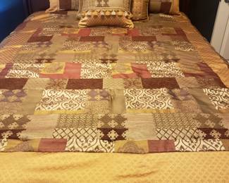 Queen Comforter Set