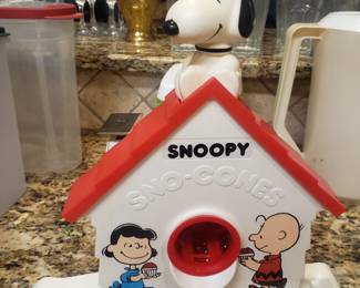Manual Snoopy Snow Cone Machine