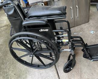Drive folding wheelchair