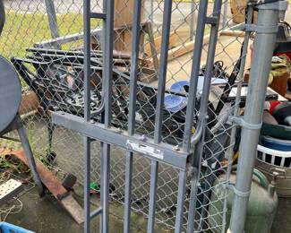 Tow hitch cargo basket