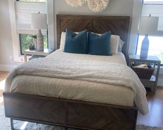 QUEEN ACACIA WOOD PANEL BED