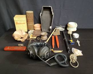 Lot # : 334 - Box of miscellaneous vintage items
