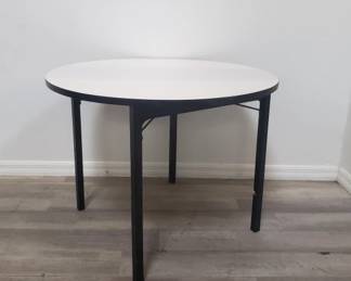 Lot # : 41 - Modern collapsible table