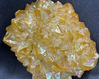 Lot # : 131 - Yellow quartz geode
