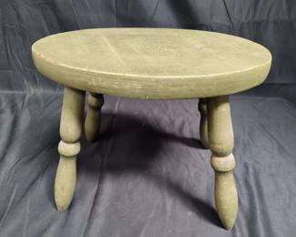 Lot # : 128 - Wood stool
