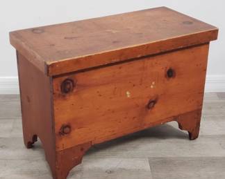 Lot # : 194 - Vintage pine storage chest
