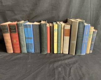 Lot # : 413 - Group of vintage books (box)
