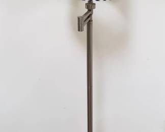 Lot # : 97 - Modern floor lamp
