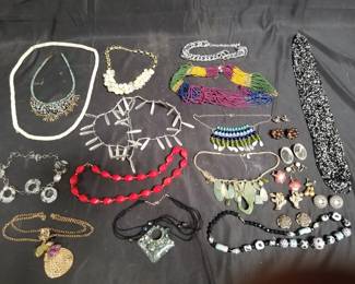 Lot # : 326 - Group of costume jewelry
