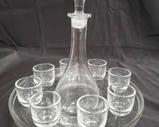 Lot # : 149 - Wine decanter with matching glass wheel
