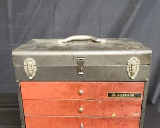 Lot # : 140 - Vintage metal tool box
