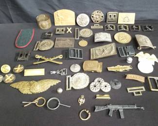 Lot # : 9 - Group of vintage military badges, buckles, etc.
