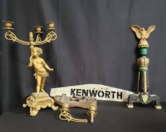 Lot # : 302 - Box of spelter and iron pieces
