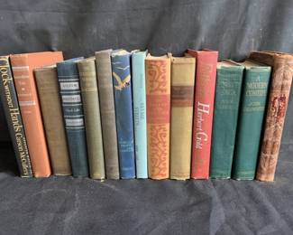 Lot # : 426 - Group of vintage books (box)
