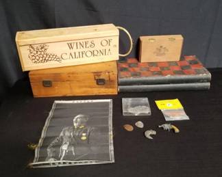 Lot # : 341 - Box of miscellaneous items
