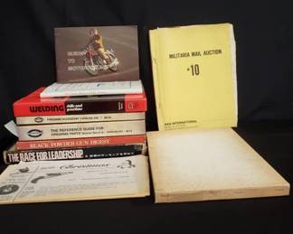 Lot # : 300 - Box of fire arm and military books
