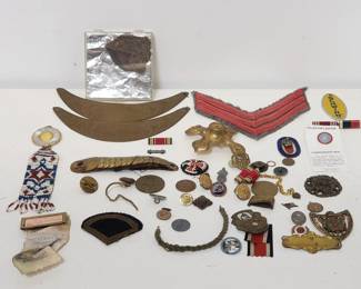 Lot # : 60 - Group of vintage items - patches, pins, etc.
