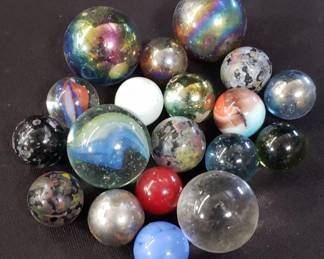 Lot # : 54 - Group of vintage marbles
