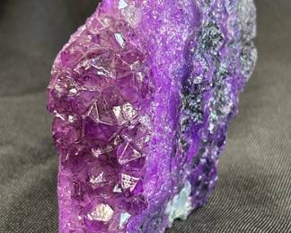 Lot # : 126 - Amethyst quartz geode
