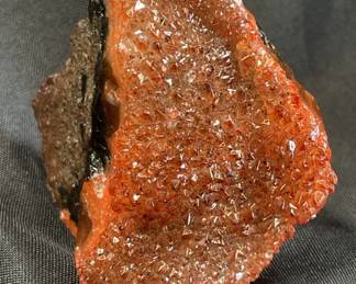 Lot # : 123 - Burnt orange quartz geode
