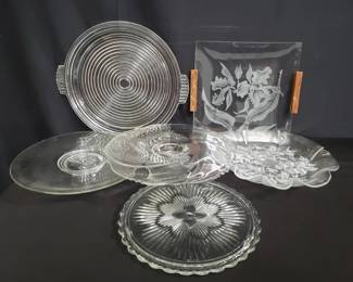 Lot # : 378 - Box of glass platters
