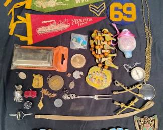 Lot # : 124 - Group of miscellaneous necklaces, pendants, etc

