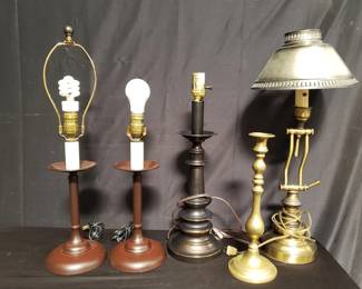 Lot # : 424 - Box of table lamps and candle holder
