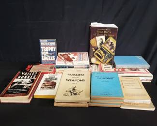 Lot # : 335 - Box of gun and war books
