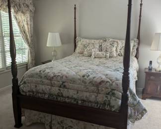 Jamestown Sterling 4 poster queen size bed