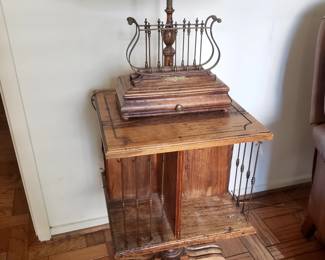 Vintage Revolving Oak Book-Table; Vintage Oak Lamp