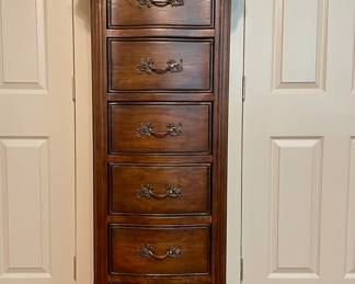 Lingerie chest upright