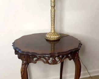 Ornate Accent Table with Lamp