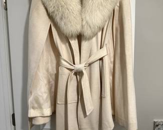 Cream cape w fur