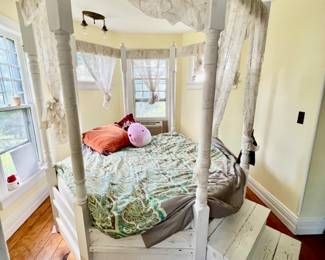 112. Octagon Bed (80" x 80" x 84")