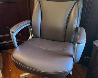 78. Lazy Boy Executive Chair (27" x 27" x 44")