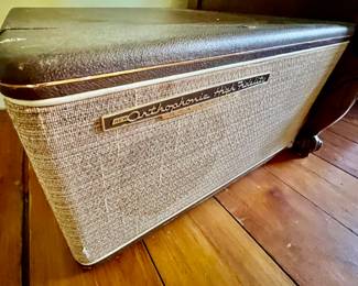 115. VIntage RCA Victor Record Player (18" x 18" x 10")