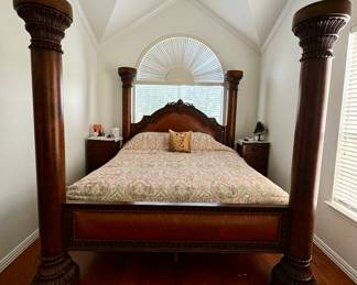 bed withlargeposts