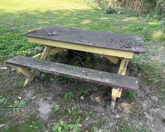 Wood picnic table
