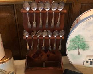 Collectible spoon display 