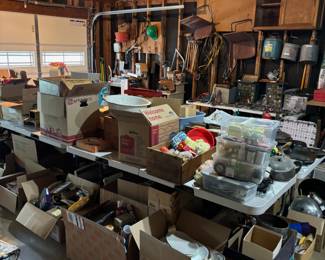 Full garage lots of vintage items