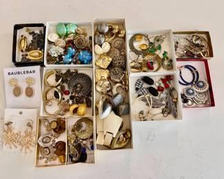 Lot 004-J: Earring Collection

Features: A large collection of costume earrings
•	Some are new in original packaging
•	Some are vintage

Condition: Generally Good to Very Good Pre-Owned Condition (some new-in-box). Please see photos for additional details.
