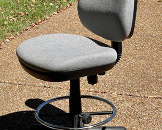Lot 035-LOC: The Office (Chair)

Features: 5-leg office chair with gray cloth upholstered seat and back and chrome foot bar

Dimensions: 20”W x 19”D x 39”H at back (24” from ground to top of seat)

Condition: Good pre-owned condition. The chair is comfortable and sturdy. It no longer raises and lowers.


