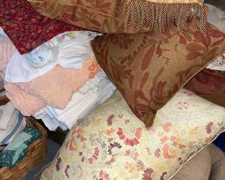 throw pillows 