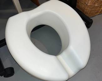 elevated toilet seat 