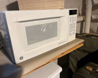 GE Microwave Countertop Oven JE620WF