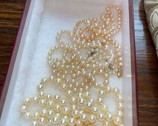 pearl necklace 