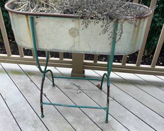 Metal Plant stand/tub 