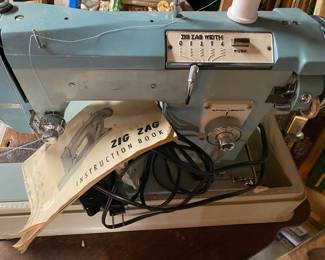 Vintage ZIG ZAG portable sewing machine