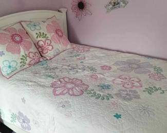Girls Bedding: Adorable, floral Girls Queen size QUILT & 2 EURO SHAMS from Pottery Barn Kids.
Raised-ribbon design. Multi-colors. Just Precious. Non-smoking, pet-free home. 