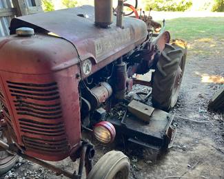 Vintage Farmall tractor. It runs!!